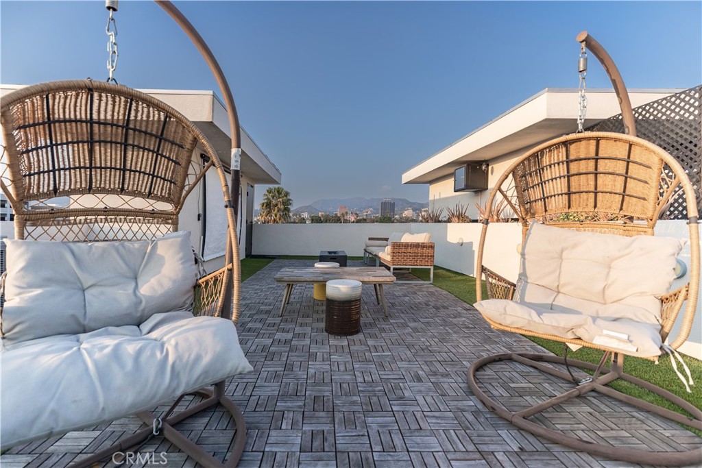 1002 N Hudson Avenue 1