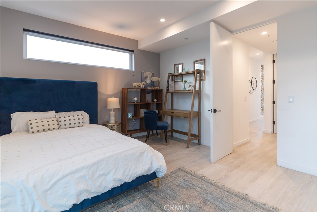 1002 N Hudson Avenue 1