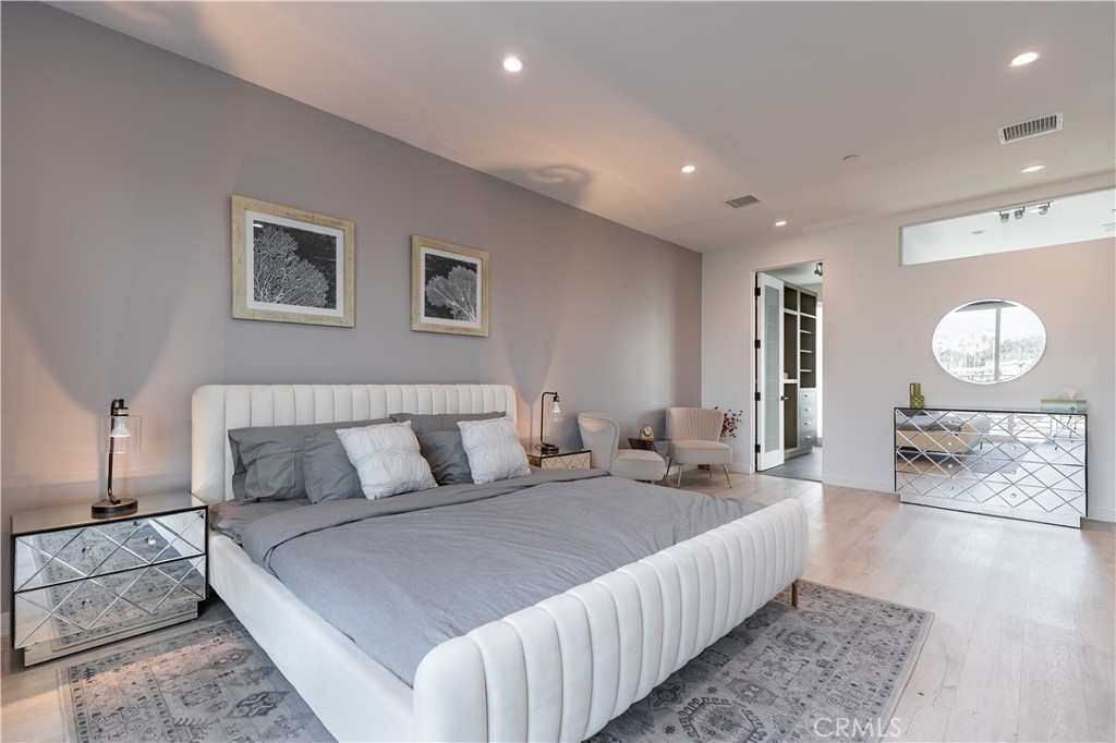 1002 N Hudson Avenue 1