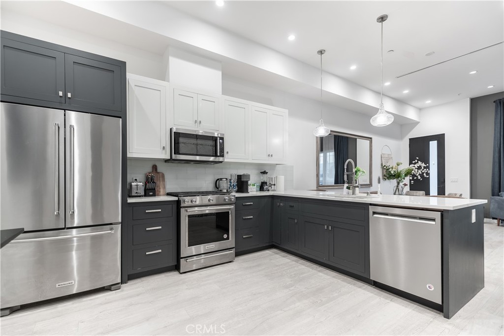 1002 N Hudson Avenue 1