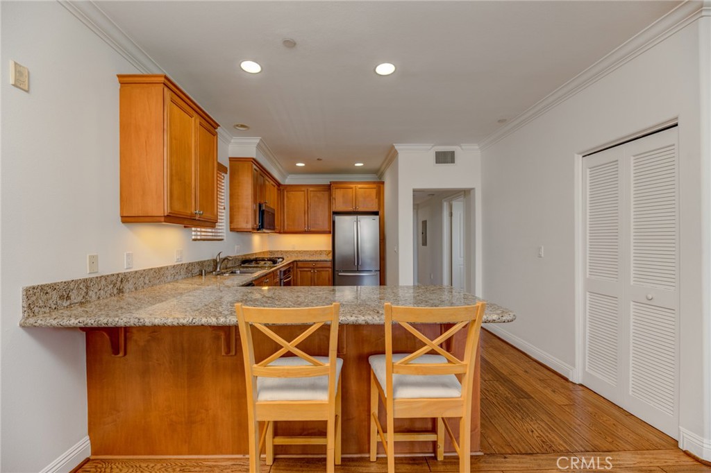 815 S Grand Avenue 10