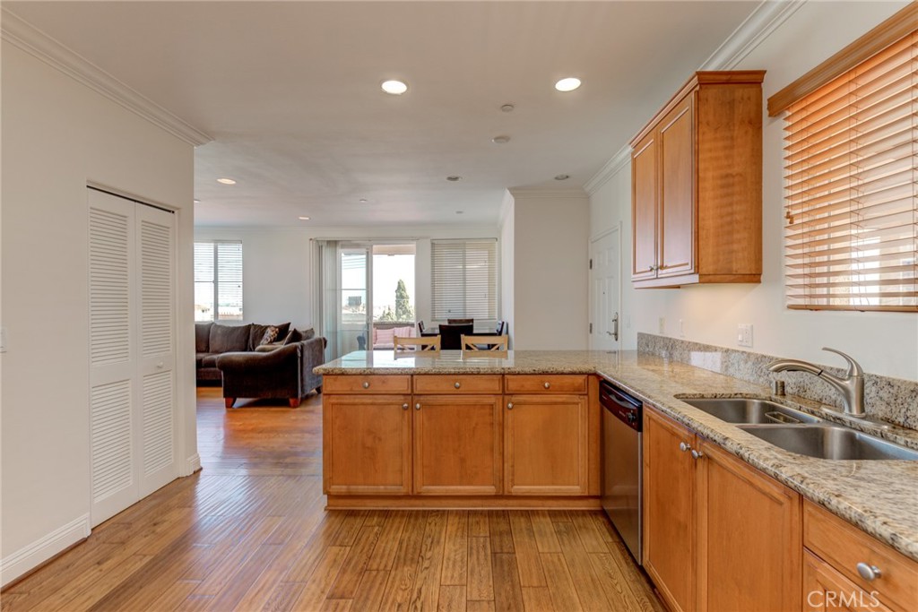 815 S Grand Avenue 10