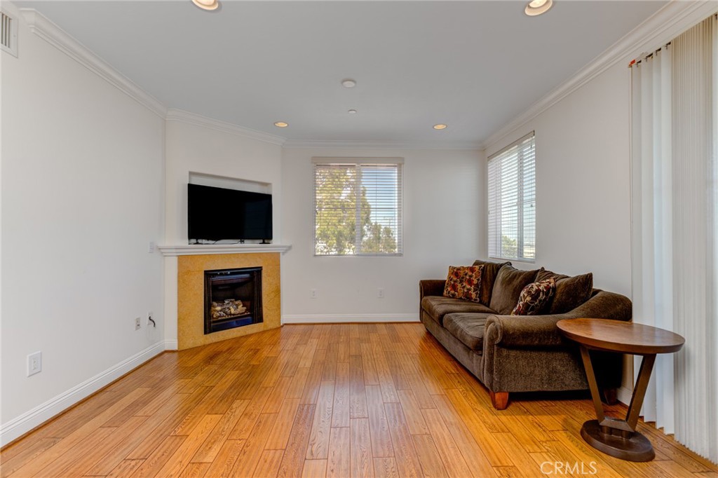 815 S Grand Avenue 10