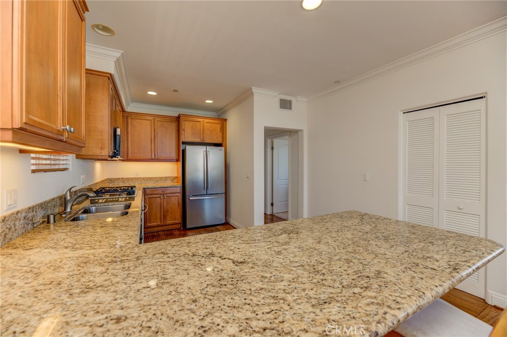 815 S Grand Avenue 10