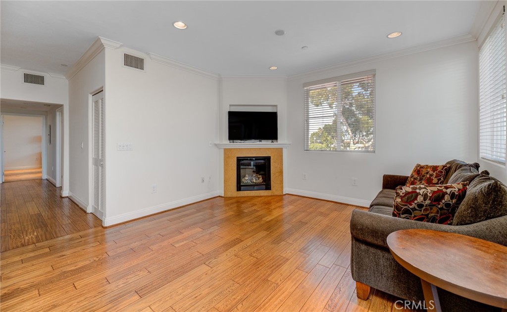 815 S Grand Avenue 10