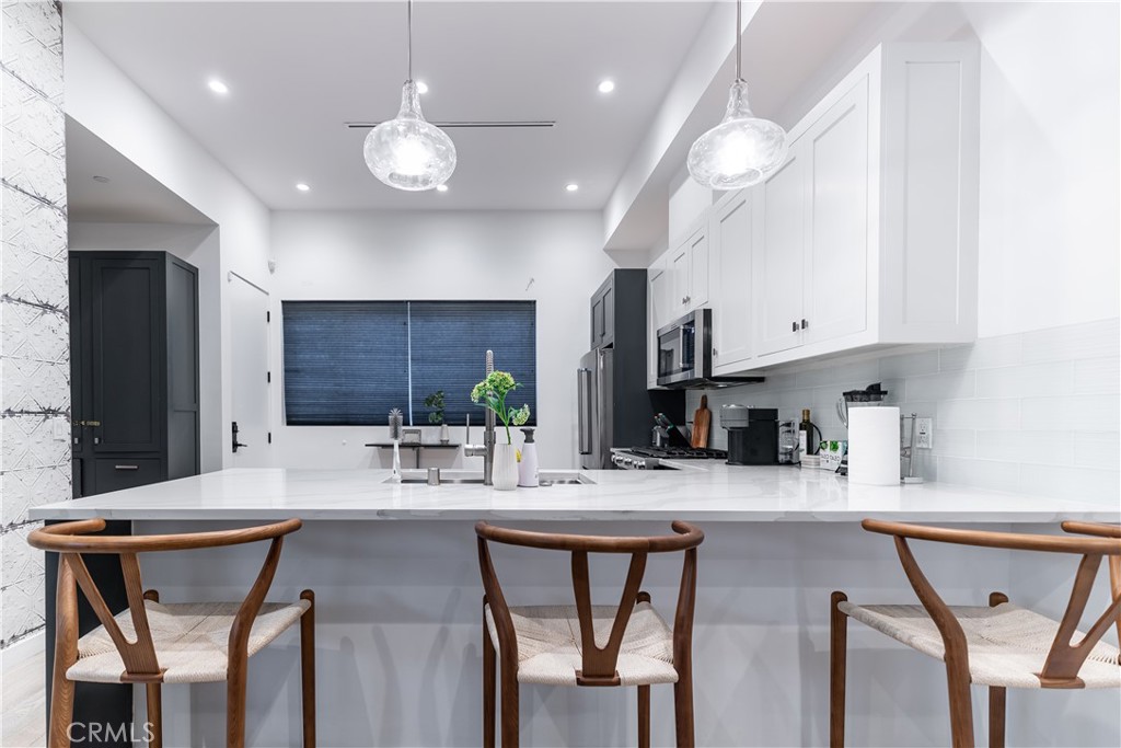 1002 N Hudson Avenue 1