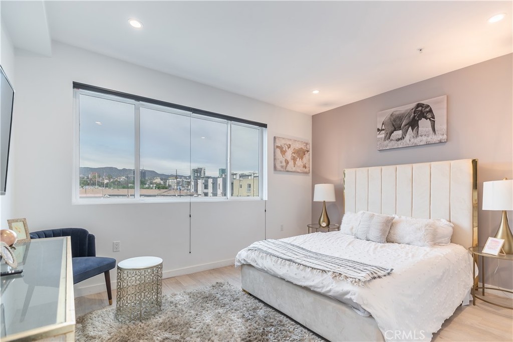 1002 N Hudson Avenue 1