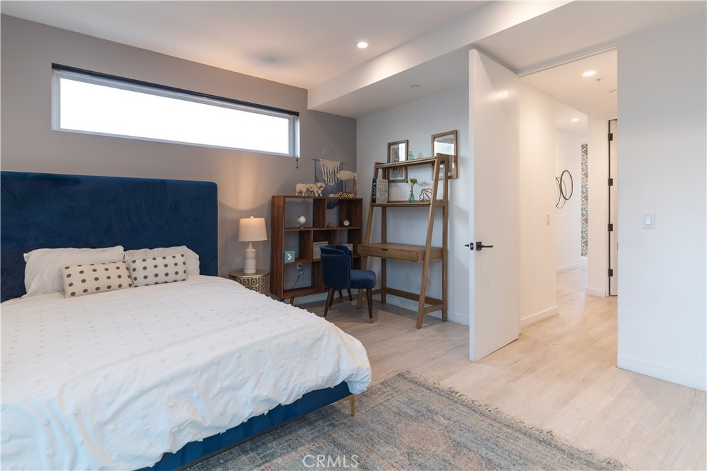 1002 N Hudson Avenue 1