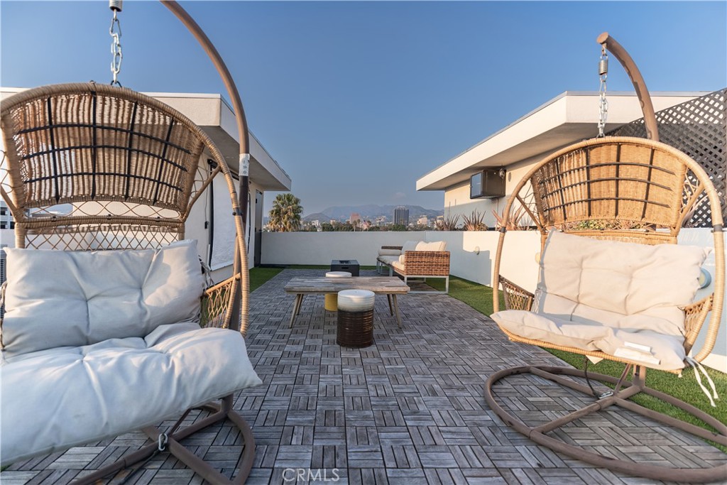 1002 N Hudson Avenue 1