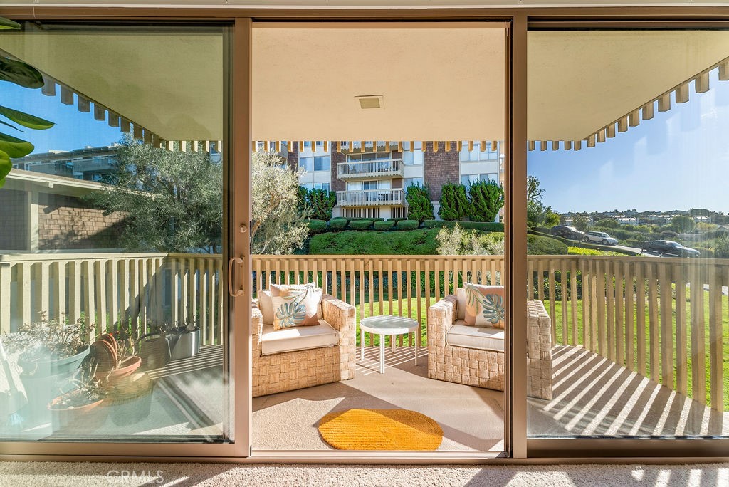 6542 Ocean Crest Drive C212