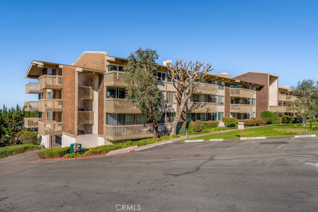 6542 Ocean Crest Drive C212