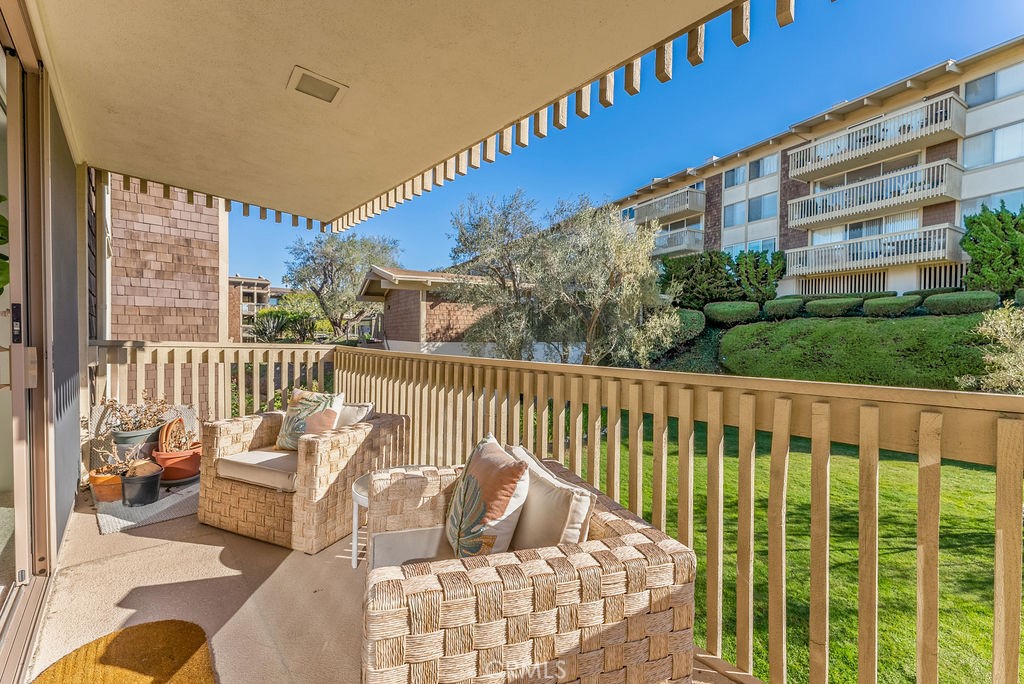 6542 Ocean Crest Drive C212