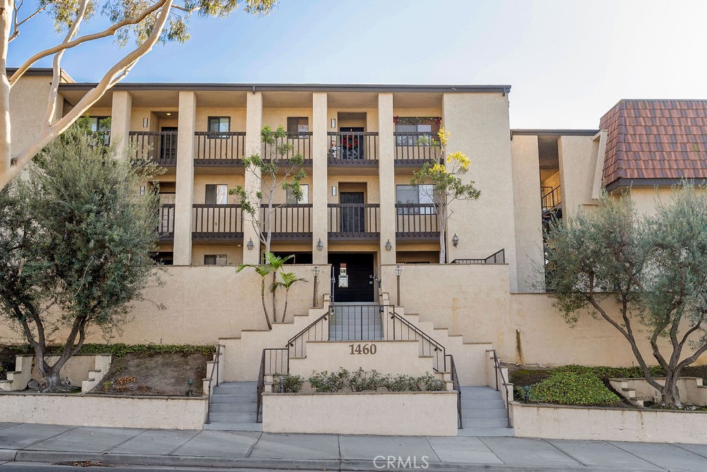 1460 E Willow Street 302