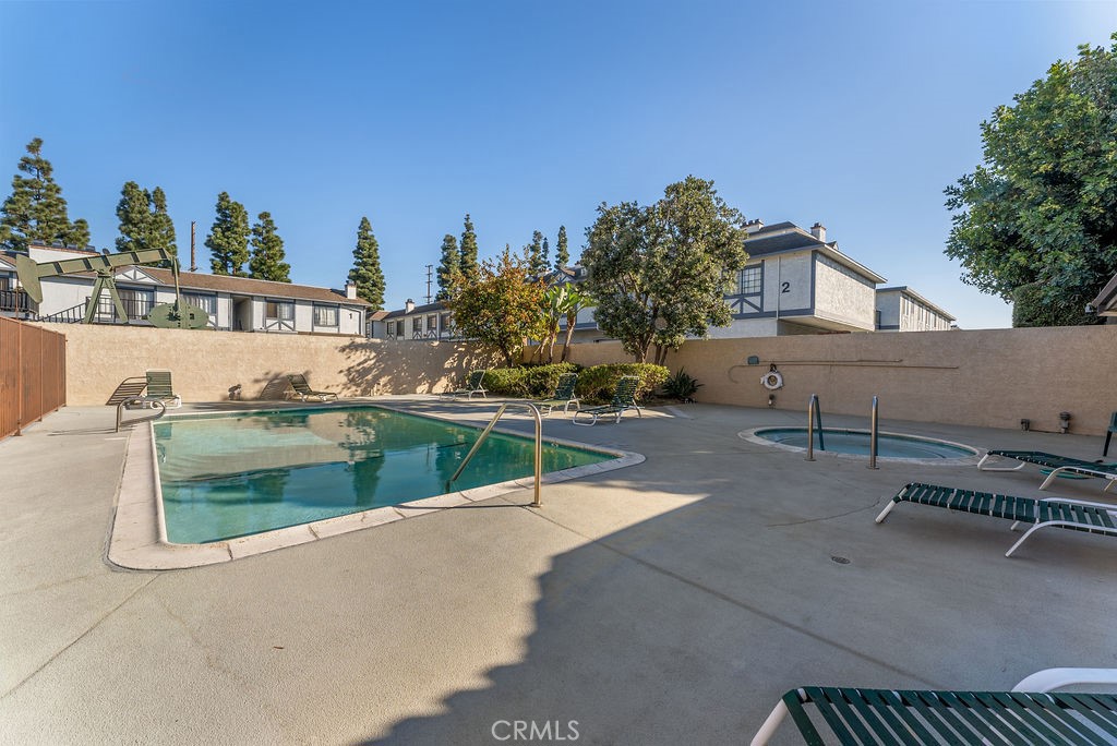 1460 E Willow Street 302