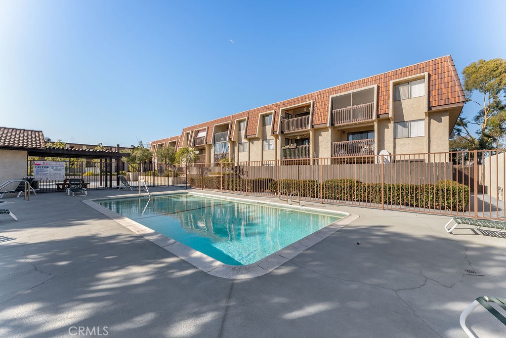 1460 E Willow Street 302