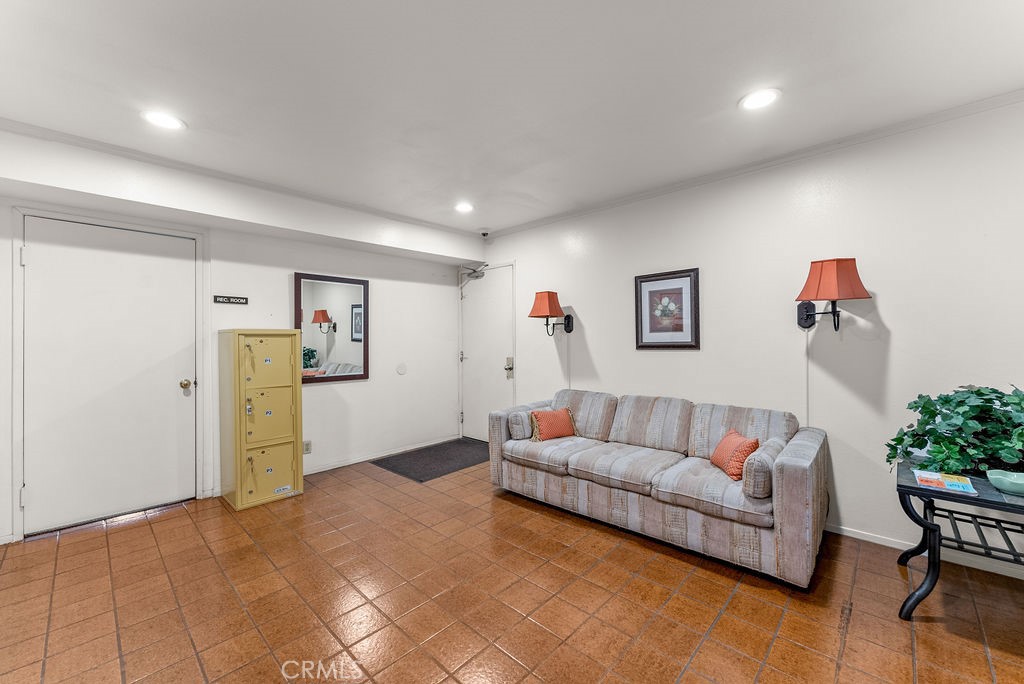 1460 E Willow Street 302