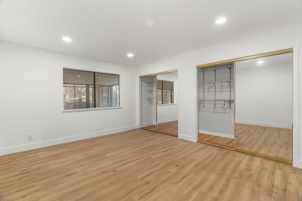 10527 S Wilton Place