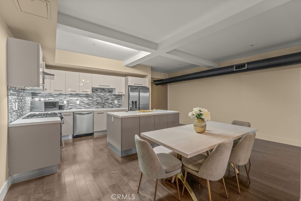 433 Pine Avenue 102