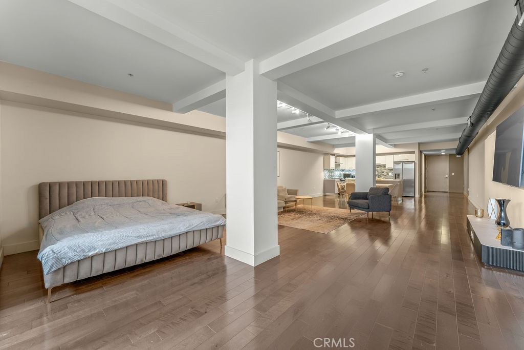 433 Pine Avenue 102