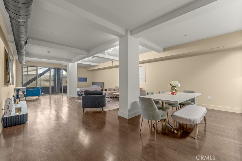 433 Pine Avenue 102