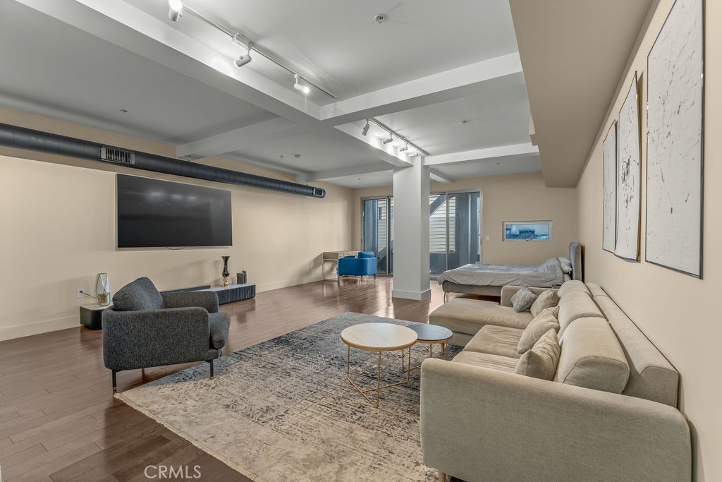 433 Pine Avenue 102