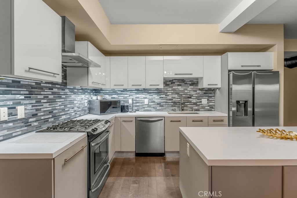 433 Pine Avenue 102