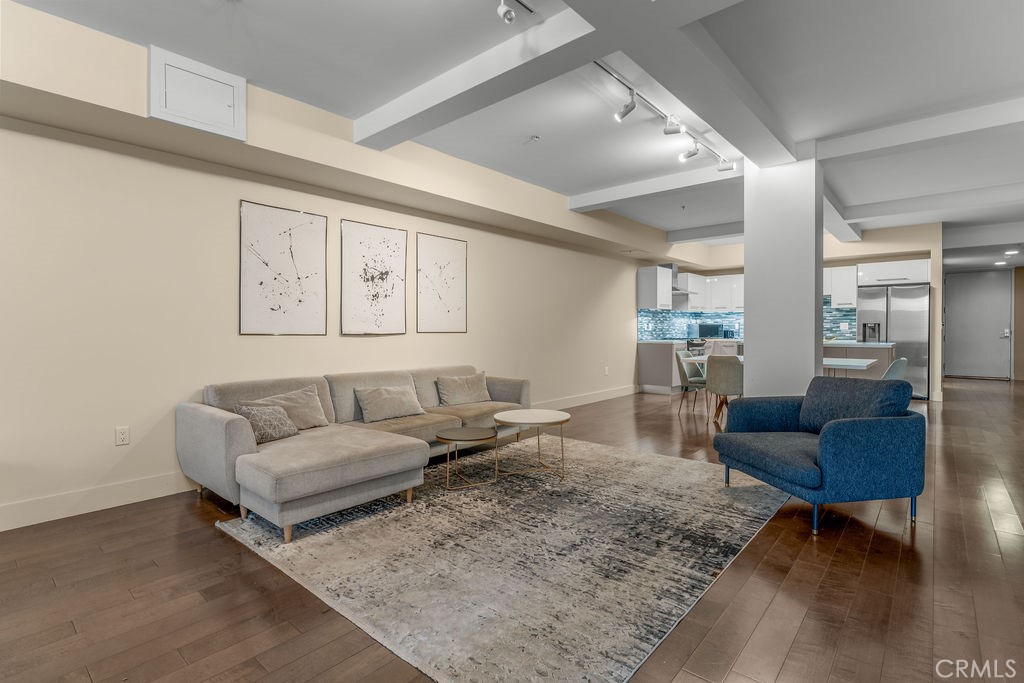 433 Pine Avenue 102