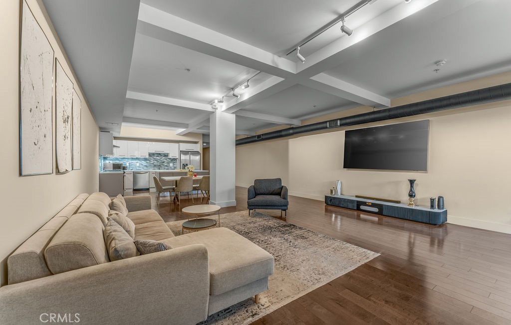 433 Pine Avenue 102