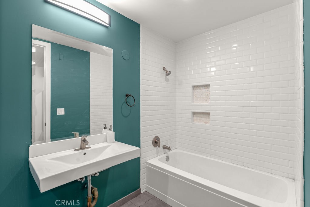433 Pine Avenue 102