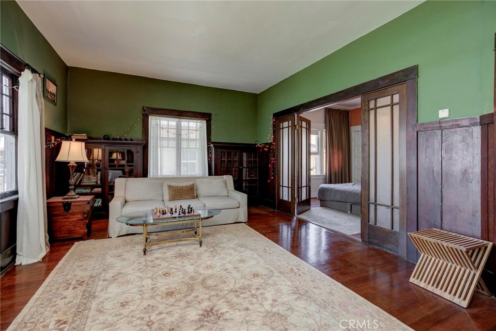 571 W 17th Street