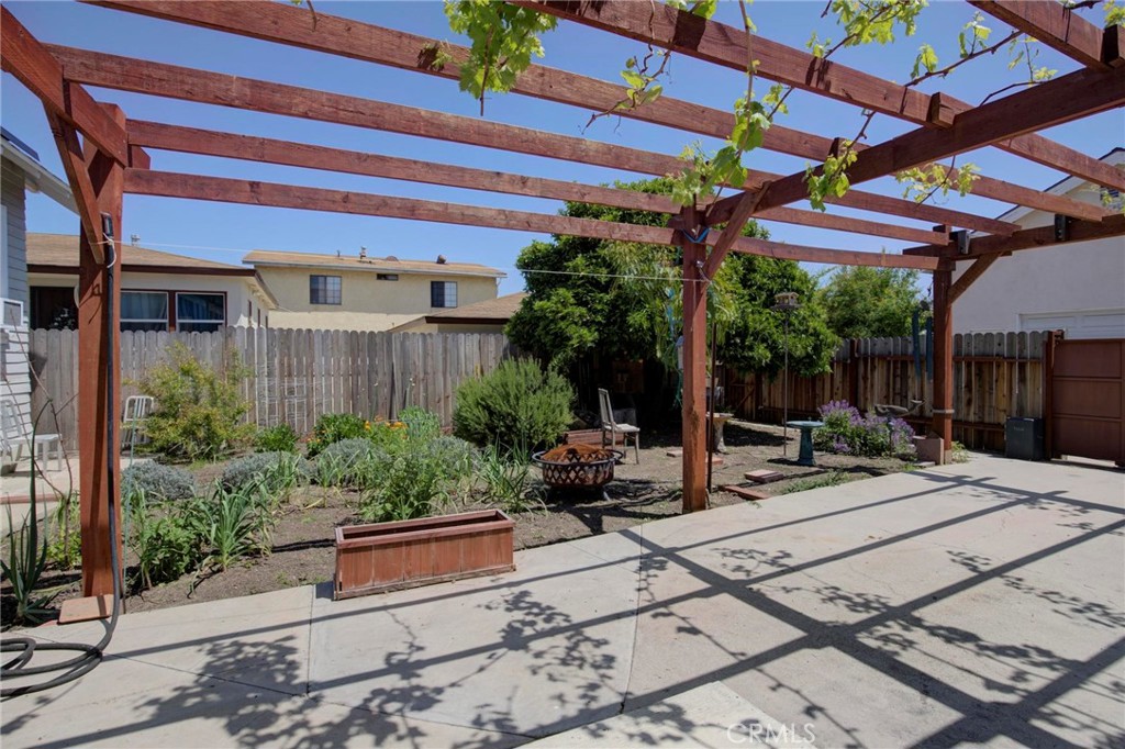 571 W 17th Street