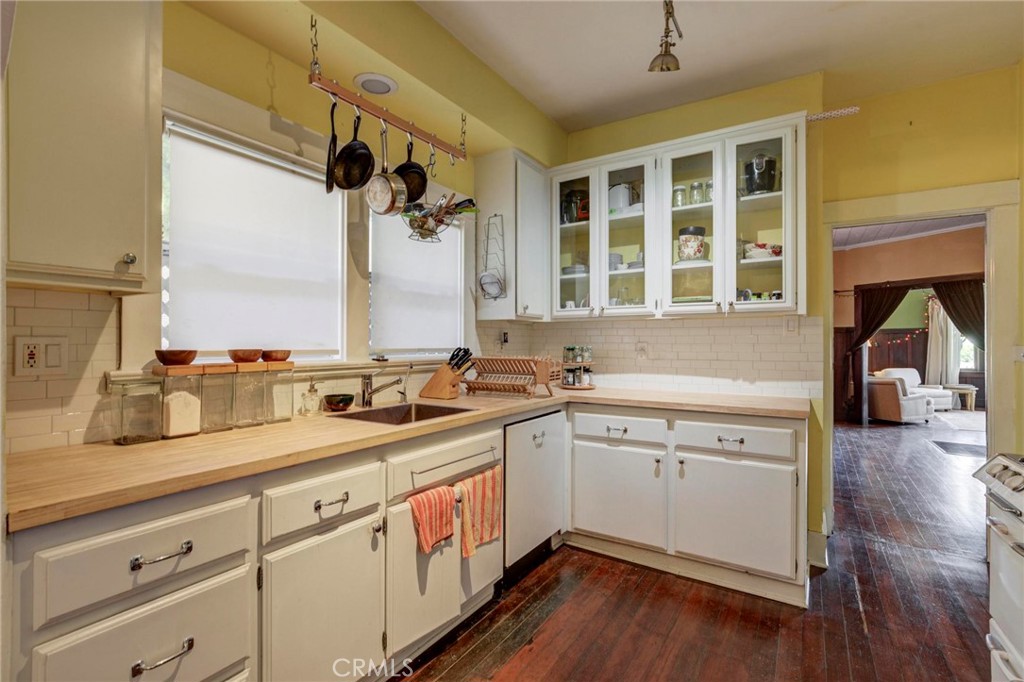 571 W 17th Street