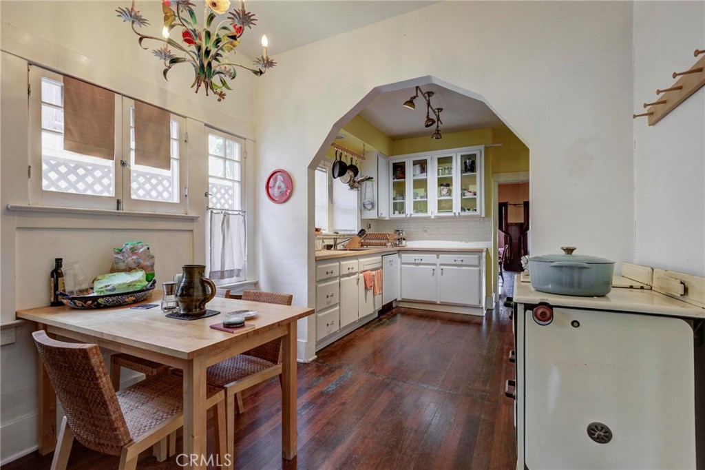 571 W 17th Street