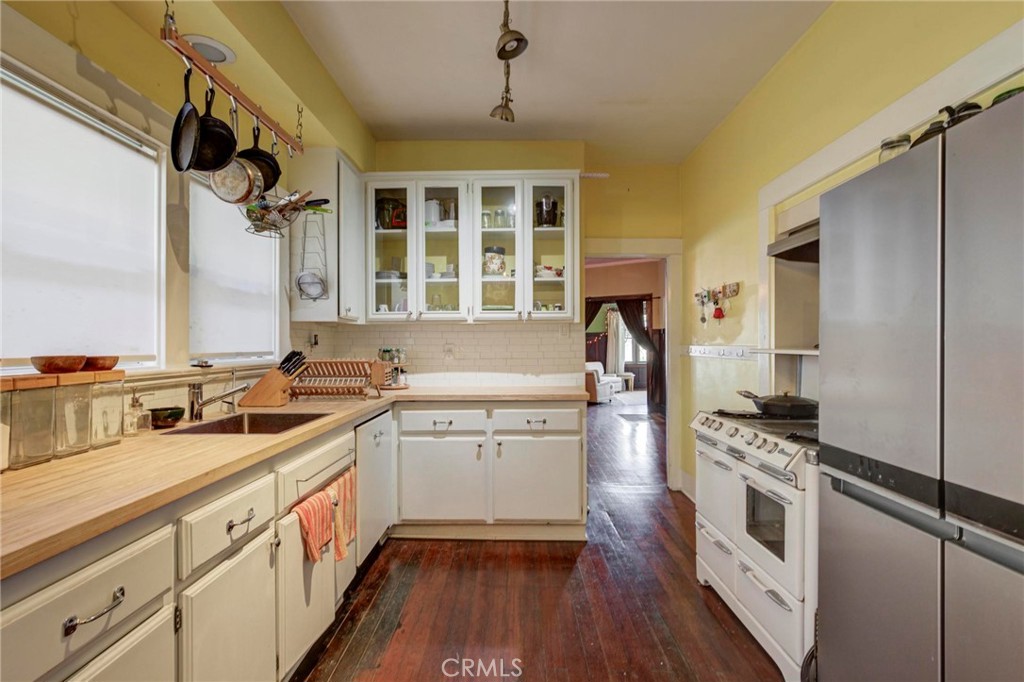 571 W 17th Street