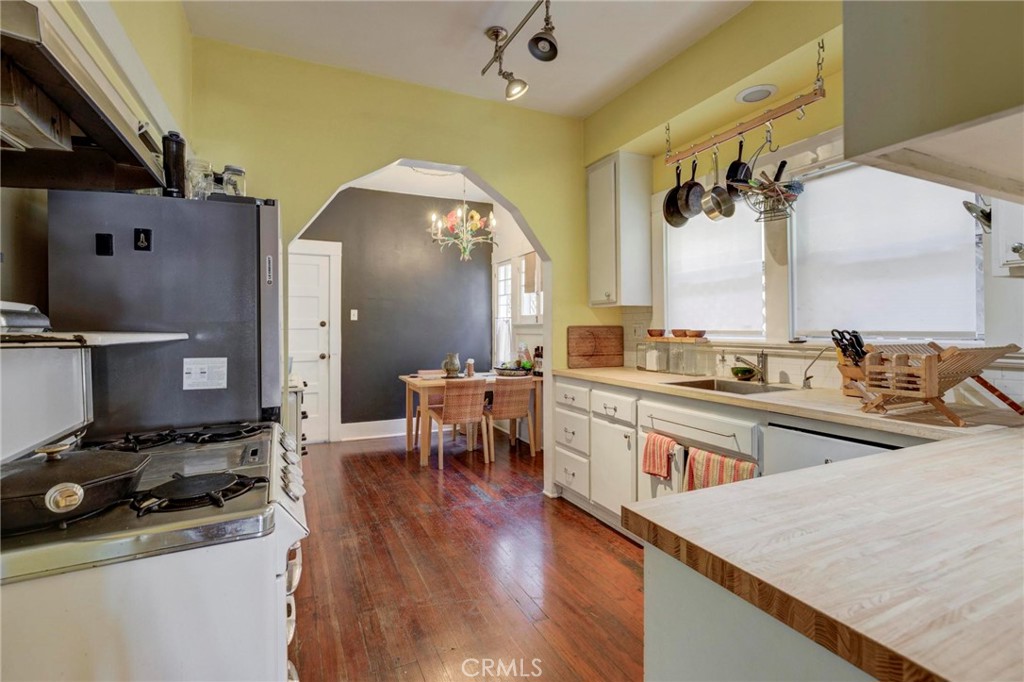571 W 17th Street