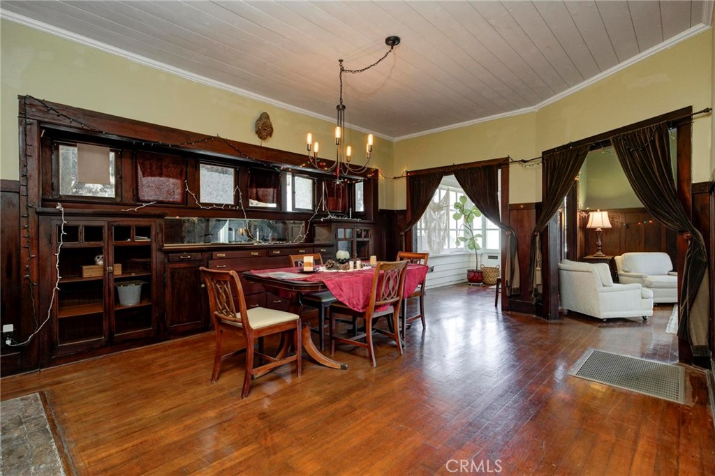 571 W 17th Street