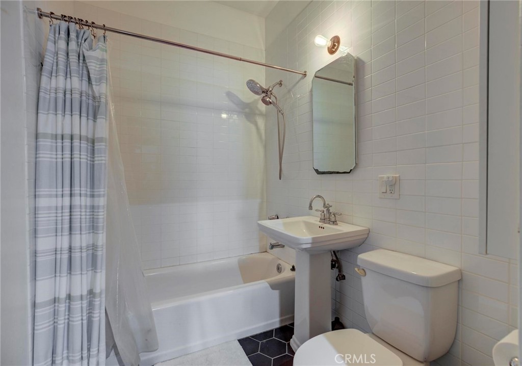 571 W 17th Street