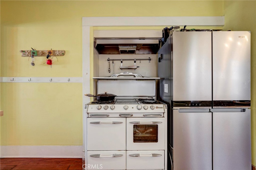 571 W 17th Street