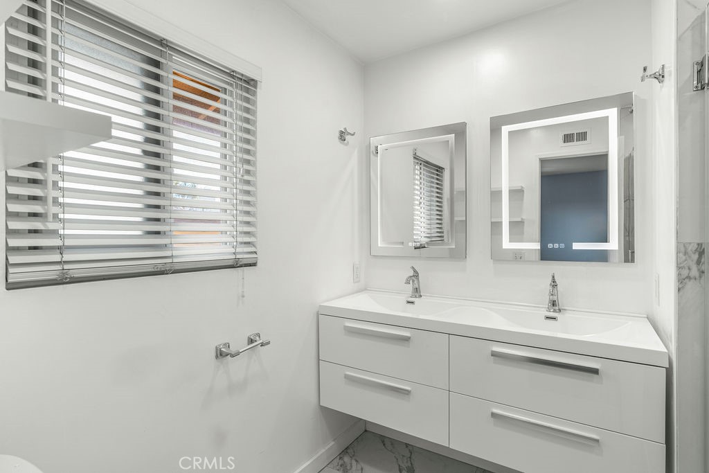 15205 S Budlong Avenue 7