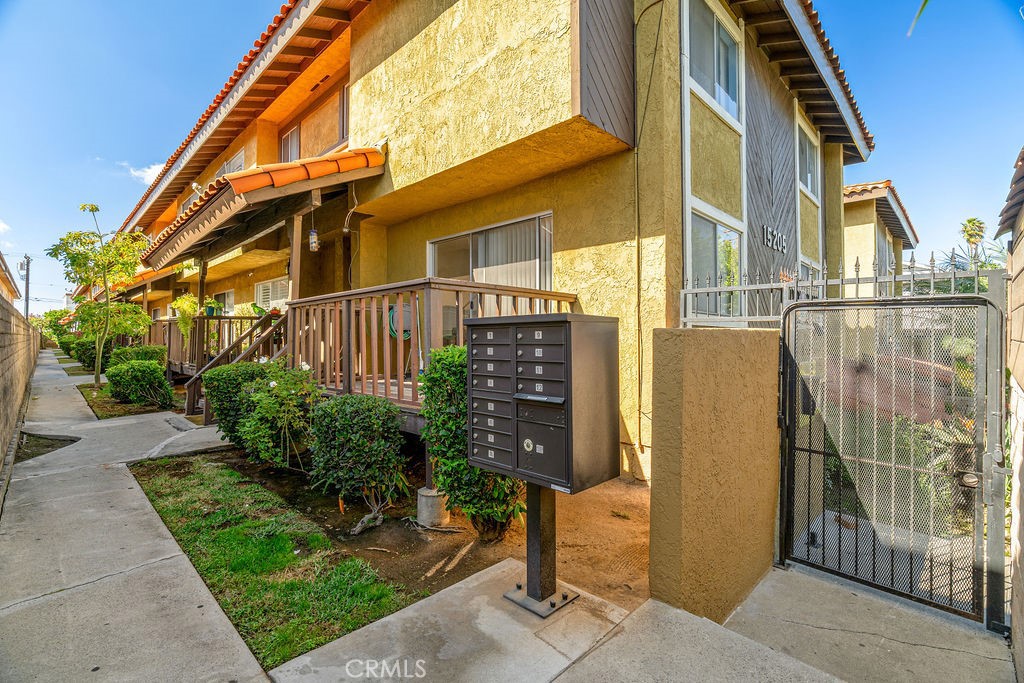 15205 S Budlong Avenue 7