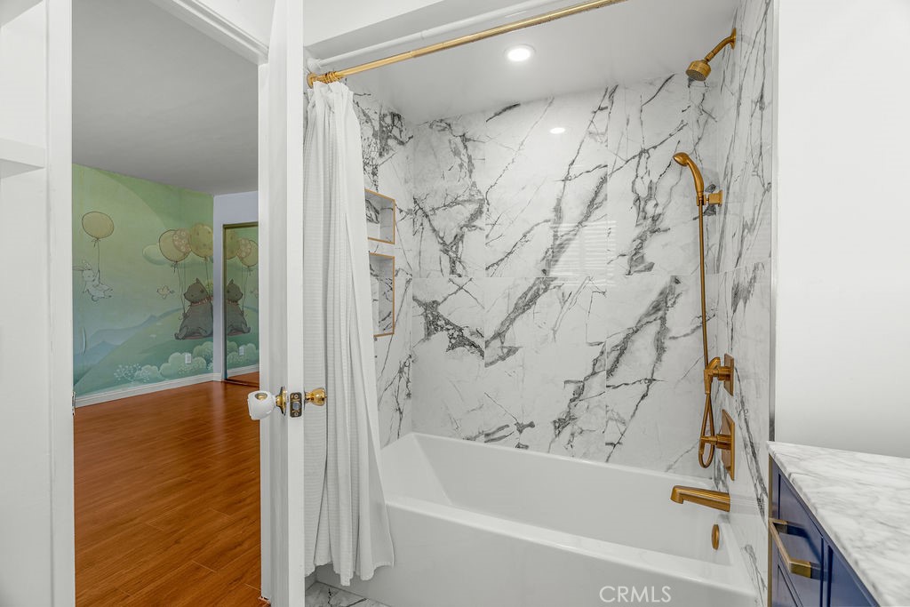 15205 S Budlong Avenue 7