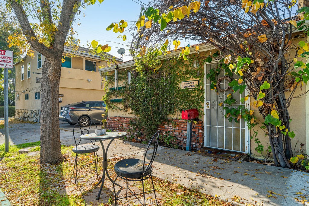 2200 W Burbank Boulevard