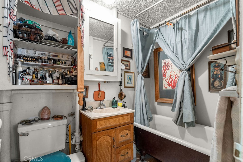 2200 W Burbank Boulevard