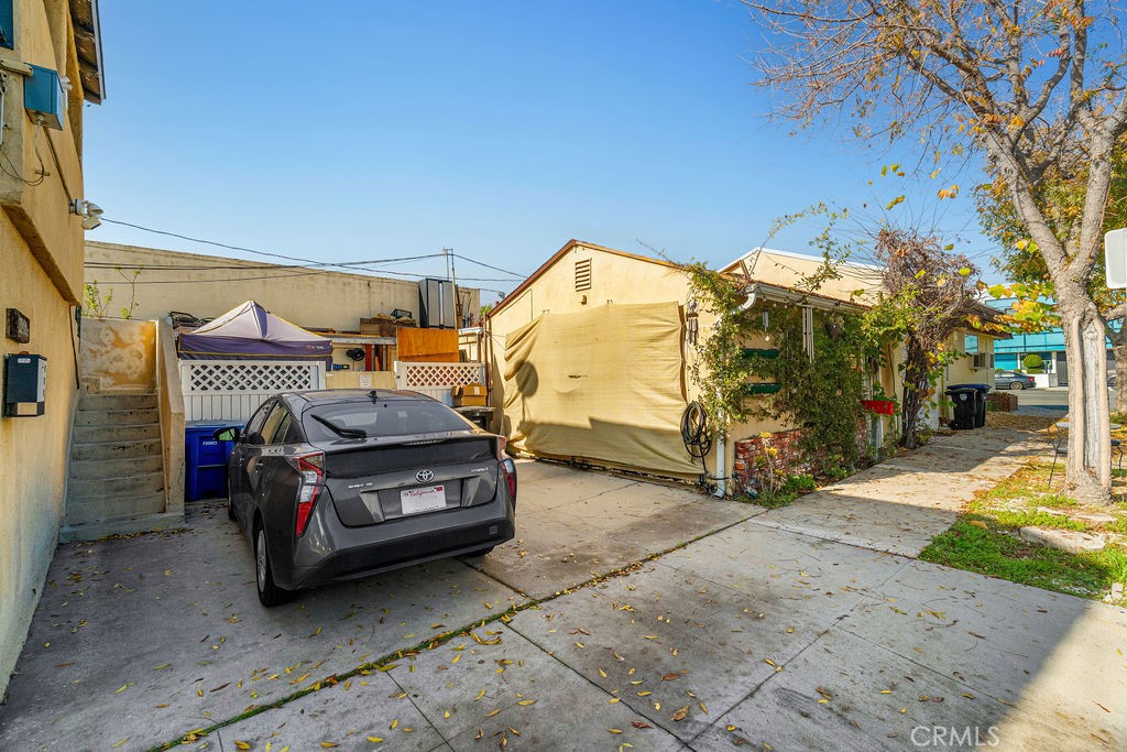 2200 W Burbank Boulevard