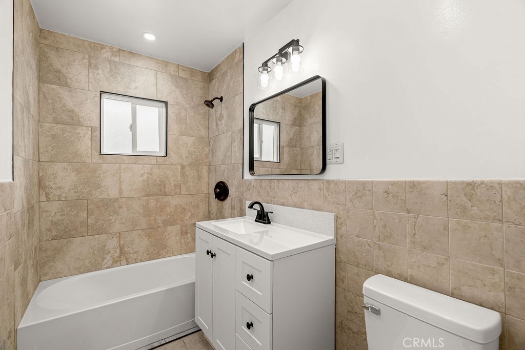 20904 La Salle Avenue