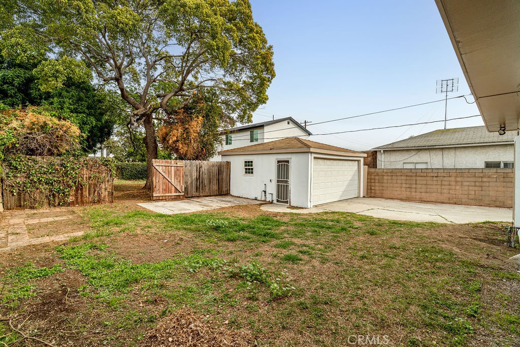 20904 La Salle Avenue