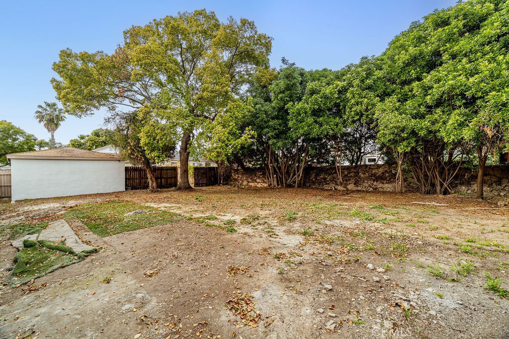 20904 La Salle Avenue