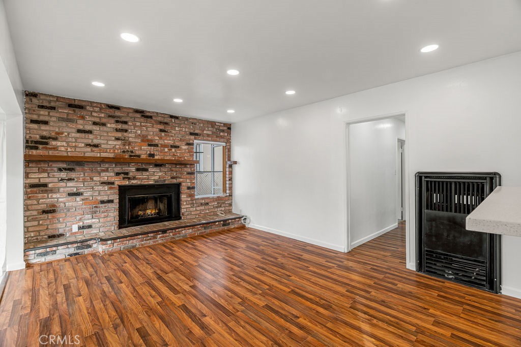 20904 La Salle Avenue