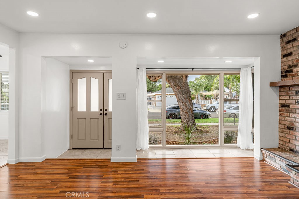 20904 La Salle Avenue