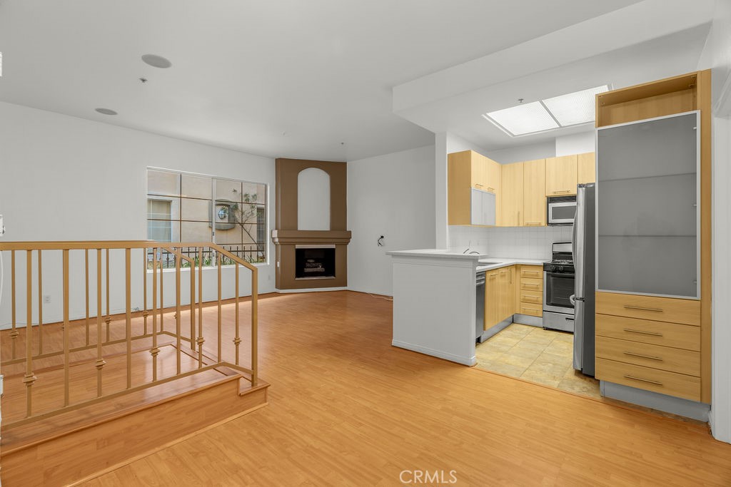 7037 La Tijera Boulevard C102